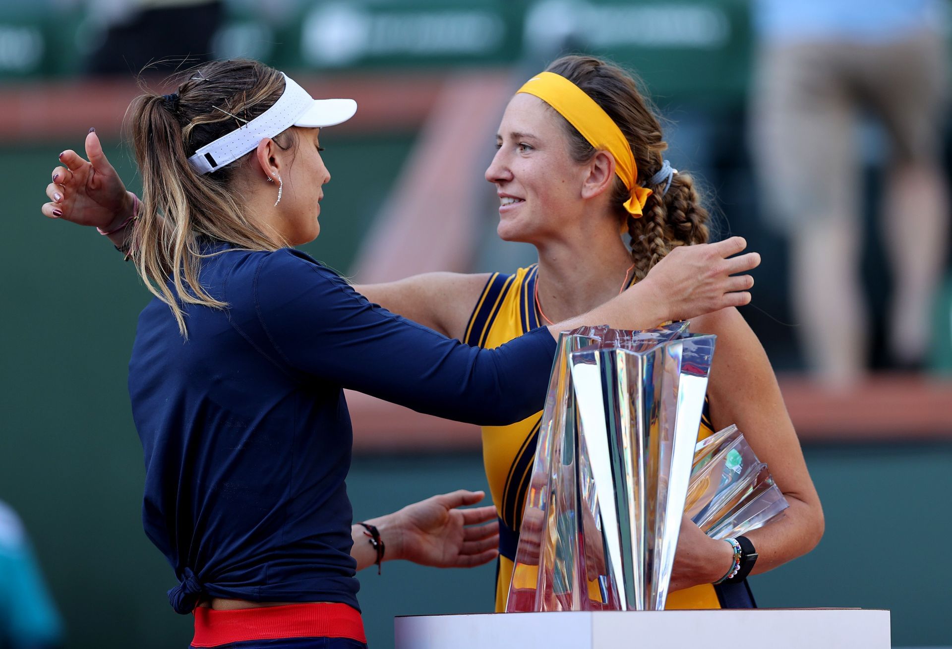 Paula Badosa (L) and Victoria Azarenka