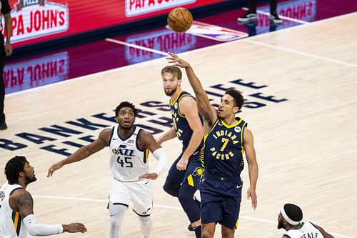 Malcolm Brogdon of the Indiana Pacers takes a shot against the Utah Jazz.