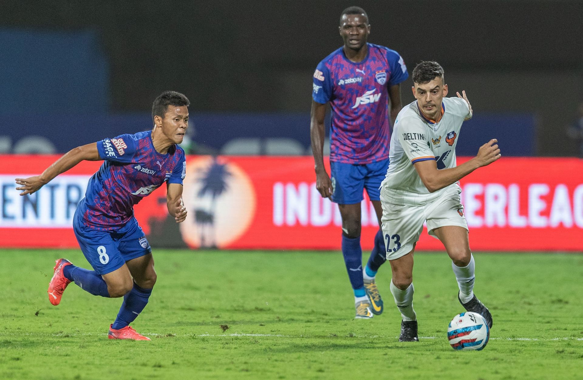 Bengaluru FC&#039;s Suresh Wangjam and FC Goa&#039;s Edu Bedia battle for the ball. [Credits: ISL]