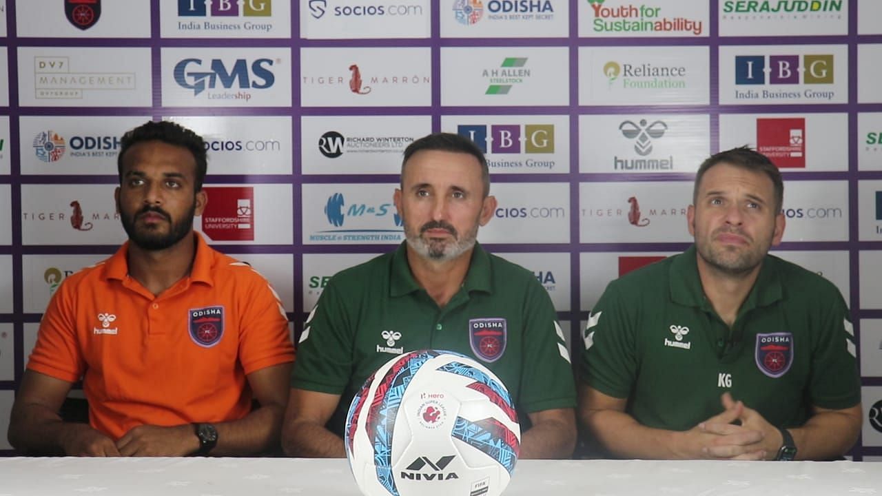 Odisha FC boss Kiko Ramirez (centre). [Credits: OFC]