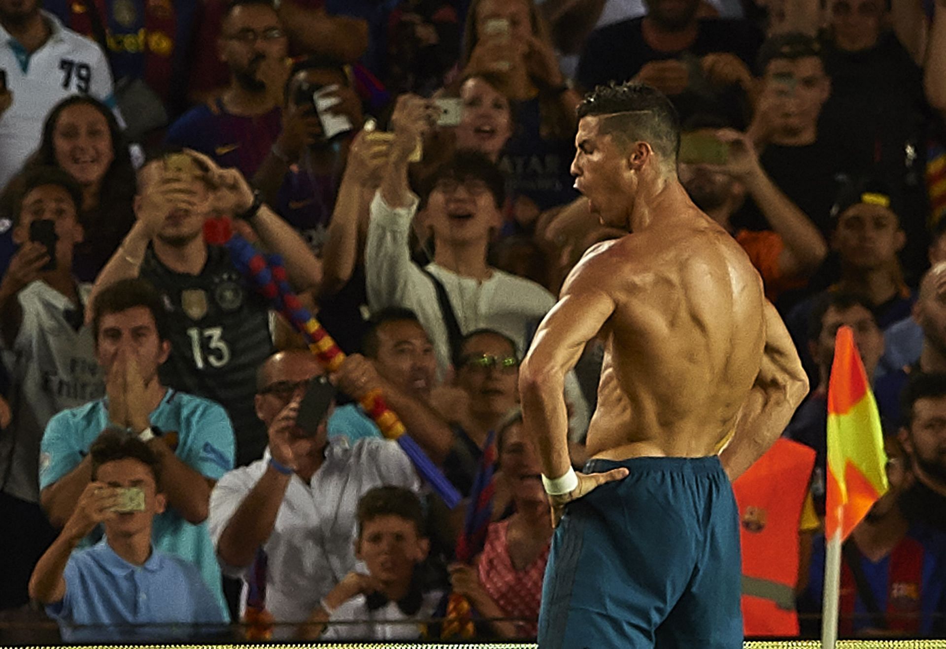 WATCH: Cristiano Ronaldo silences Barcelona fans at Camp Nou with his  iconic 'Calma' celebration in 2012