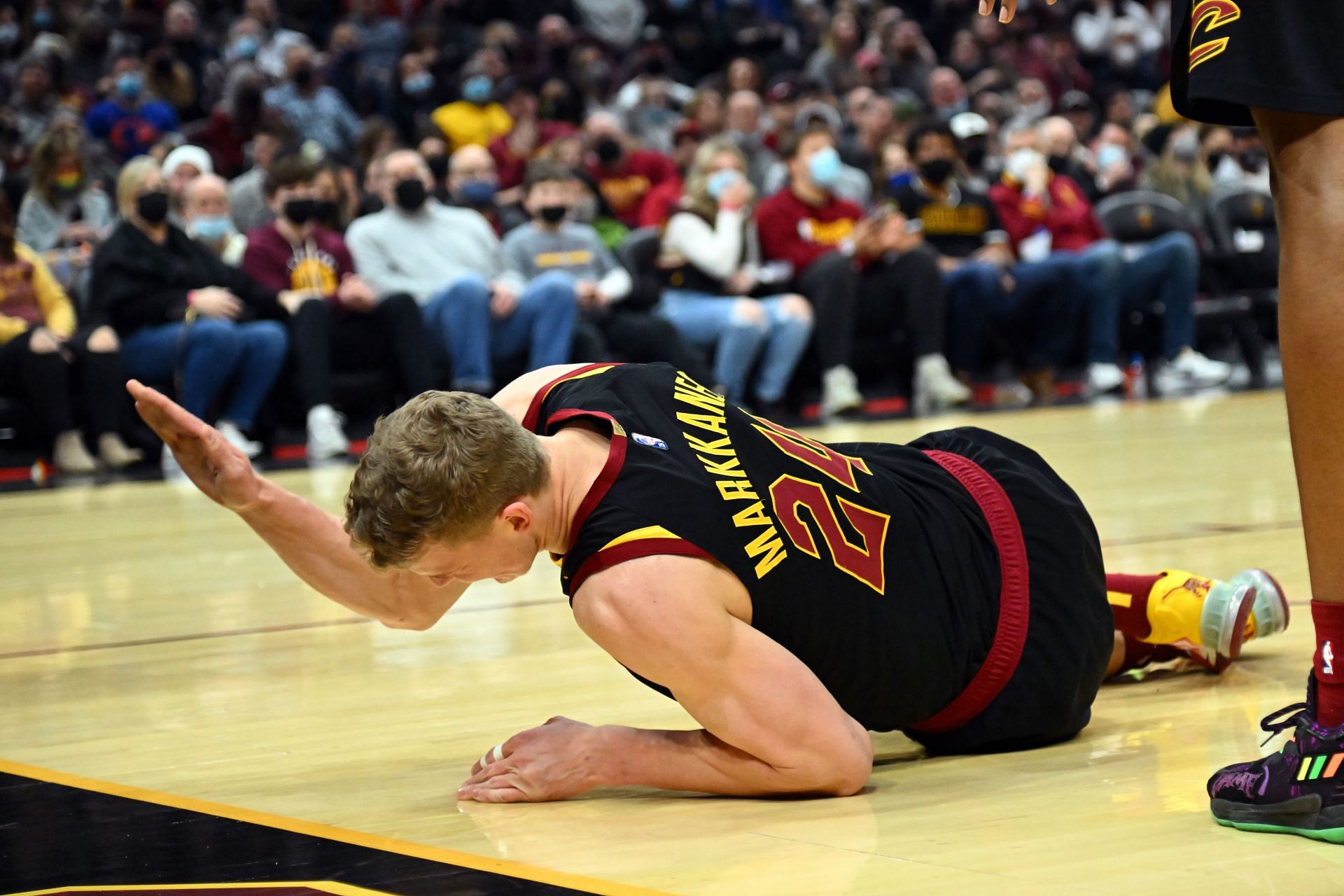 Lauri Markkanen goes to the floor with an ankle injury