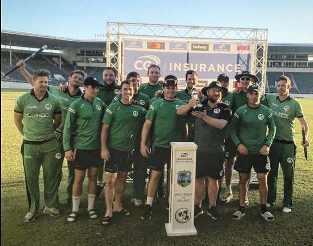 वनडे सीरीज जीतने के बाद आयरलैंड की टीम (Photo - Ireland Cricket Twitter)
