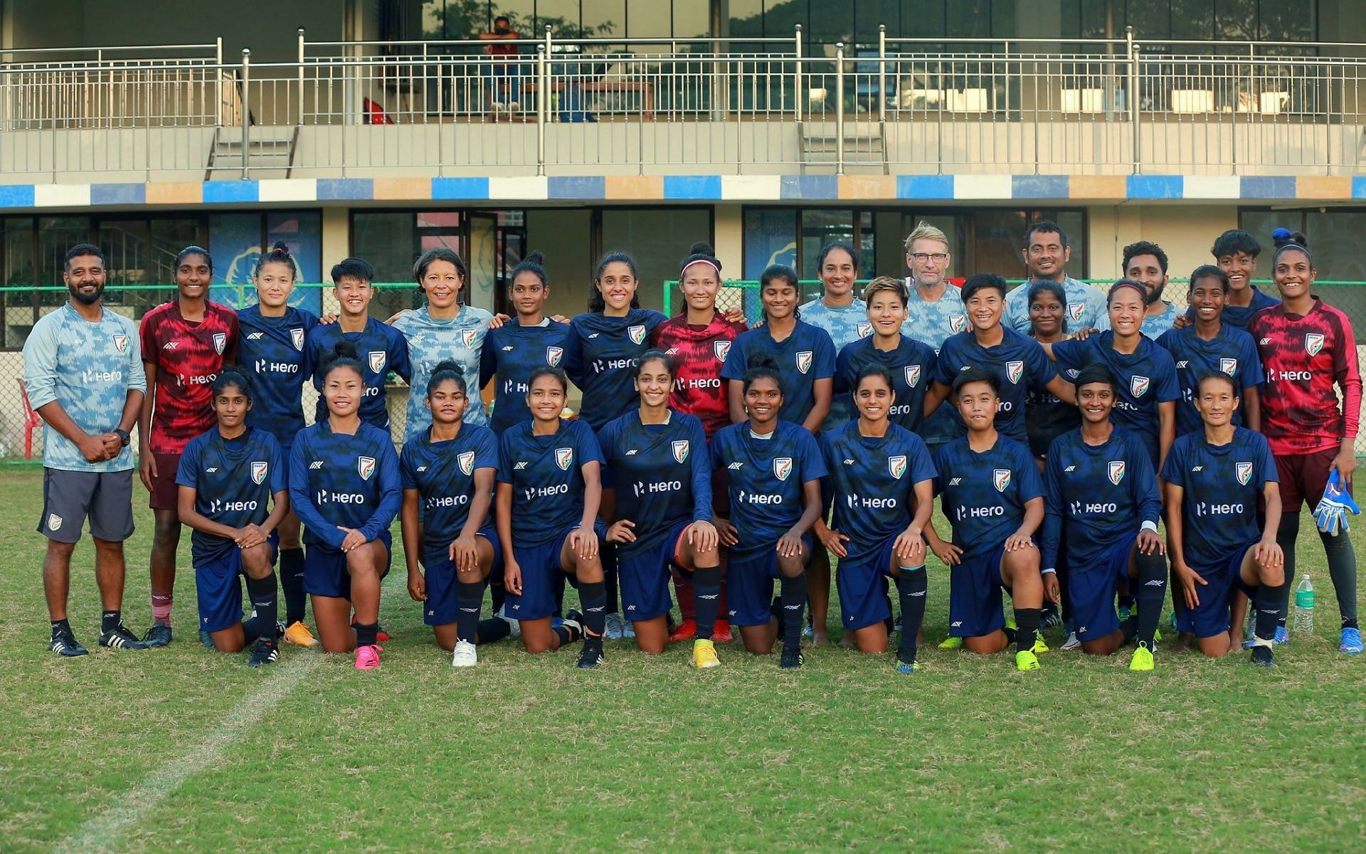 Indian Women&#039;s Team posing for a team photo ahead of AFC Asian Cup 2022. (Image Courtesy: Twitter/IndianFootball)