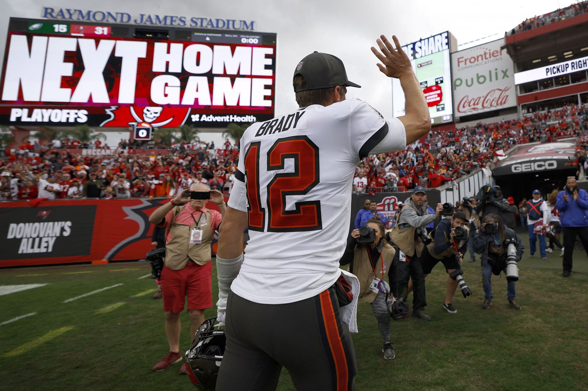 Buccaneers and Eagles Fans Fight in Stands During Wild Card Game