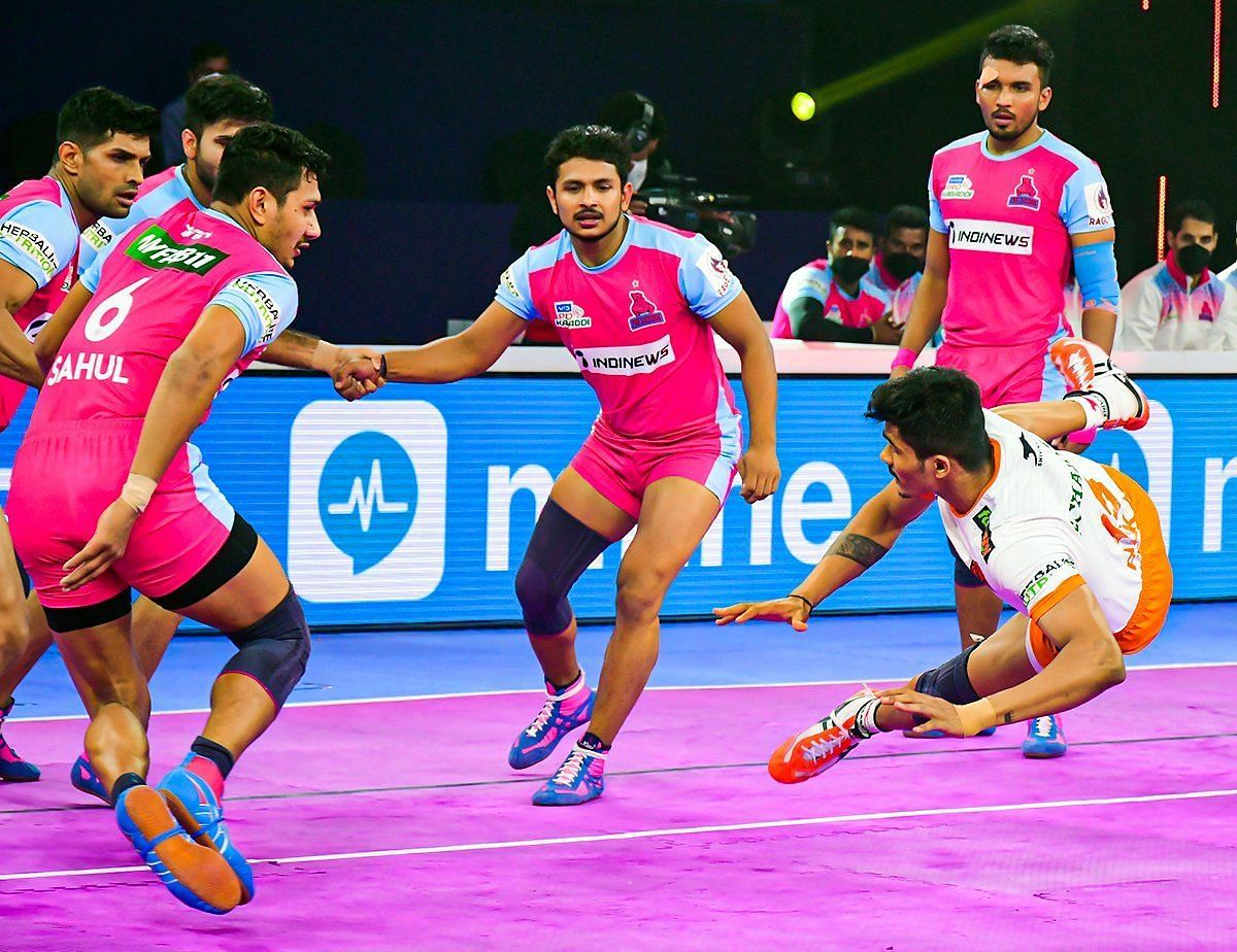 Pankaj Mohite in action for Puneri Paltan (PC: PKL Twitter)