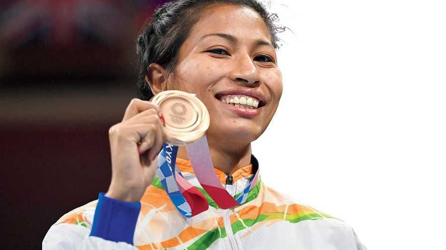 विजेंद्र सिंह और मेरीकॉम के बाद लोवोलीना ने मुक्केबाजी में देश को तीसरा ओलंपिक मेडल दिलाया है।
