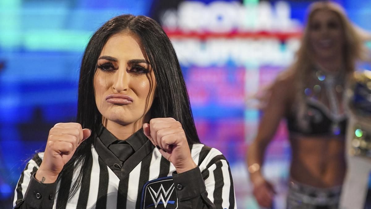 Sonya Deville cost Naomi her match against Charlotte Flair