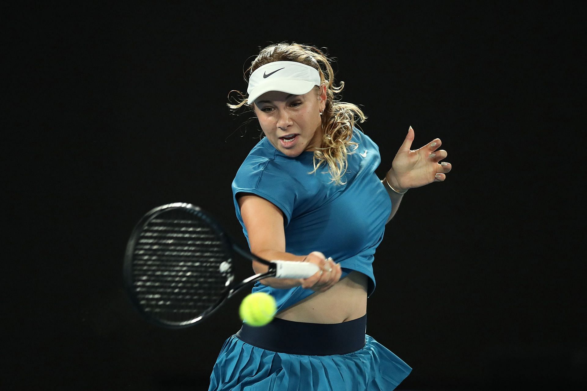 Amanda Anisimova in action at 2022 Melbourne Summer Set