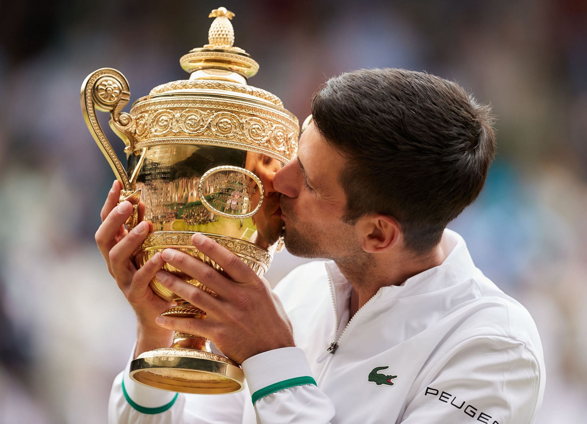 Novak Djokovic with the 2021 Wimbledon men&#039;s singles trophy
