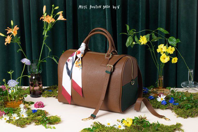 BTS' V aka Kim Taehyung's Self-Designed Merch 'Mute Boston Bag' is in  Popular Demand, HYBE Unveils the Leather Bag on Twitter (View Pic)