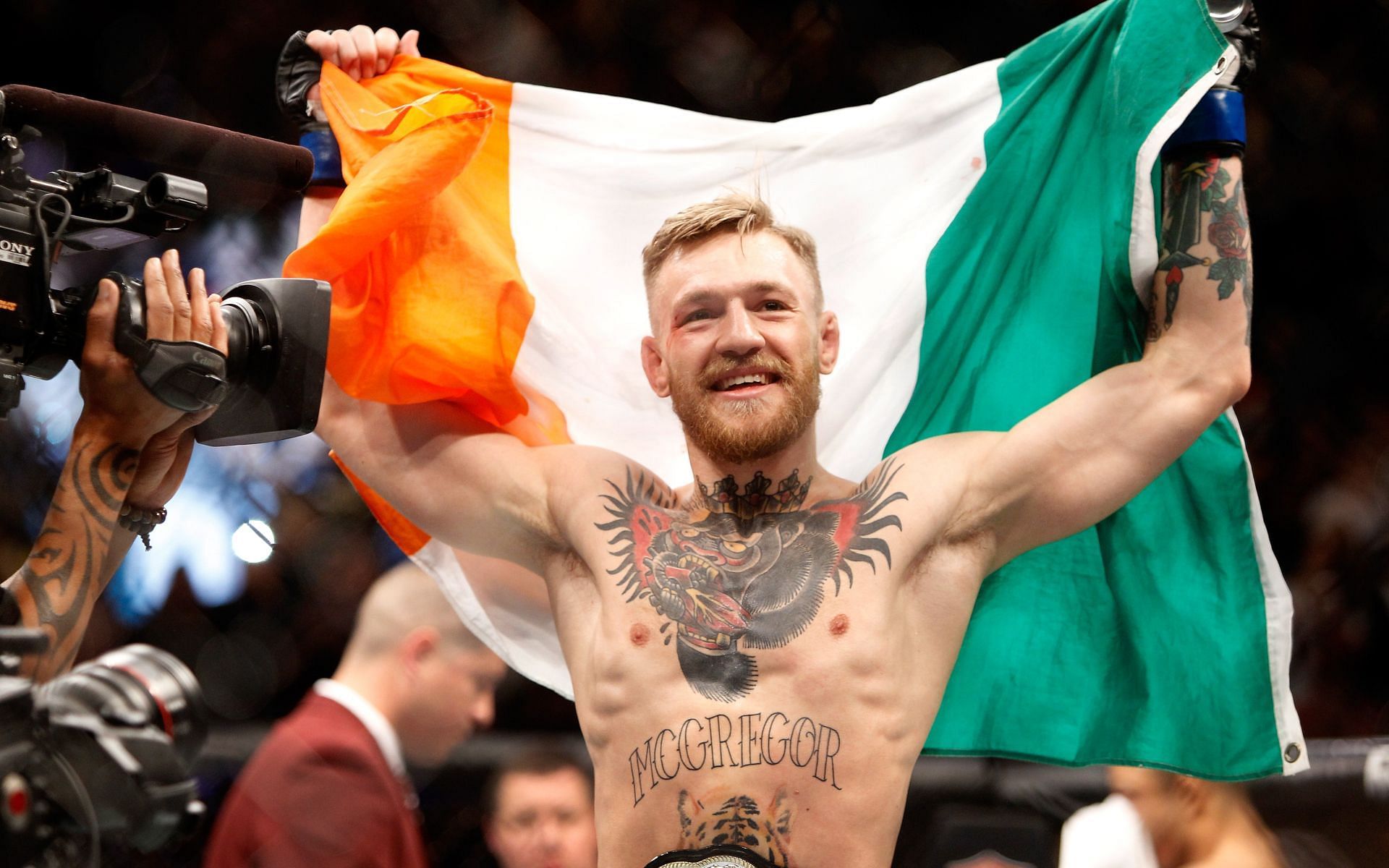 Conor McGregor became the UFC&#039;s undisputed featherweight champion after winning the interim title in 2015