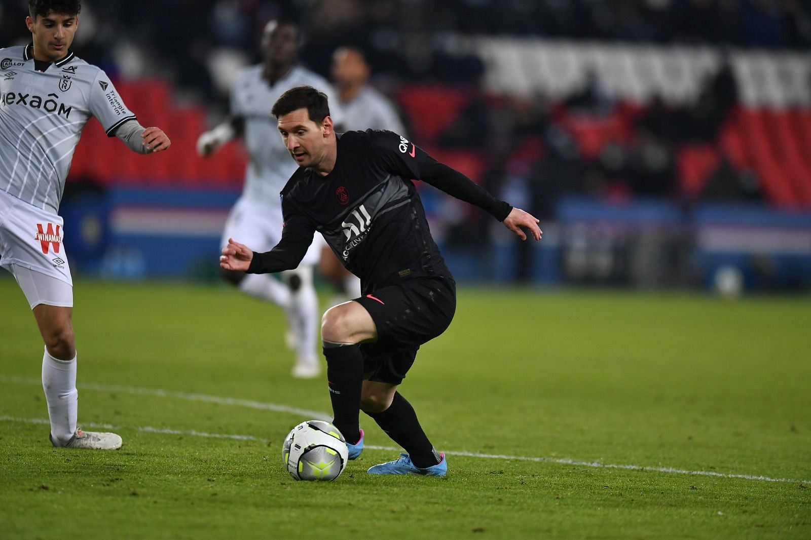 Lionel Messi started from the Parisians&#039; bench against Reims.