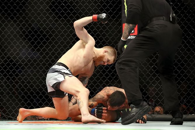 Matt Frevola ties Josh Emmett's record of four knockdowns in a single round at UFC 270