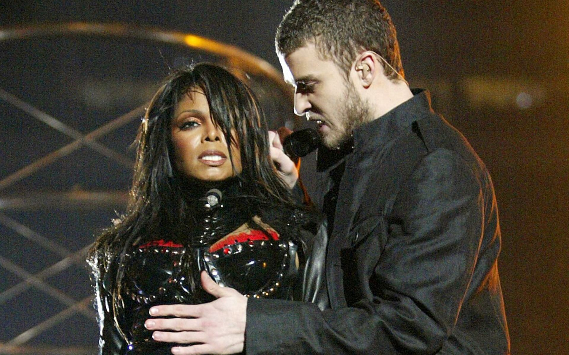Justin Timberlake and Janet Jackson during 2004 Super Bowl performance (Image via today.com)