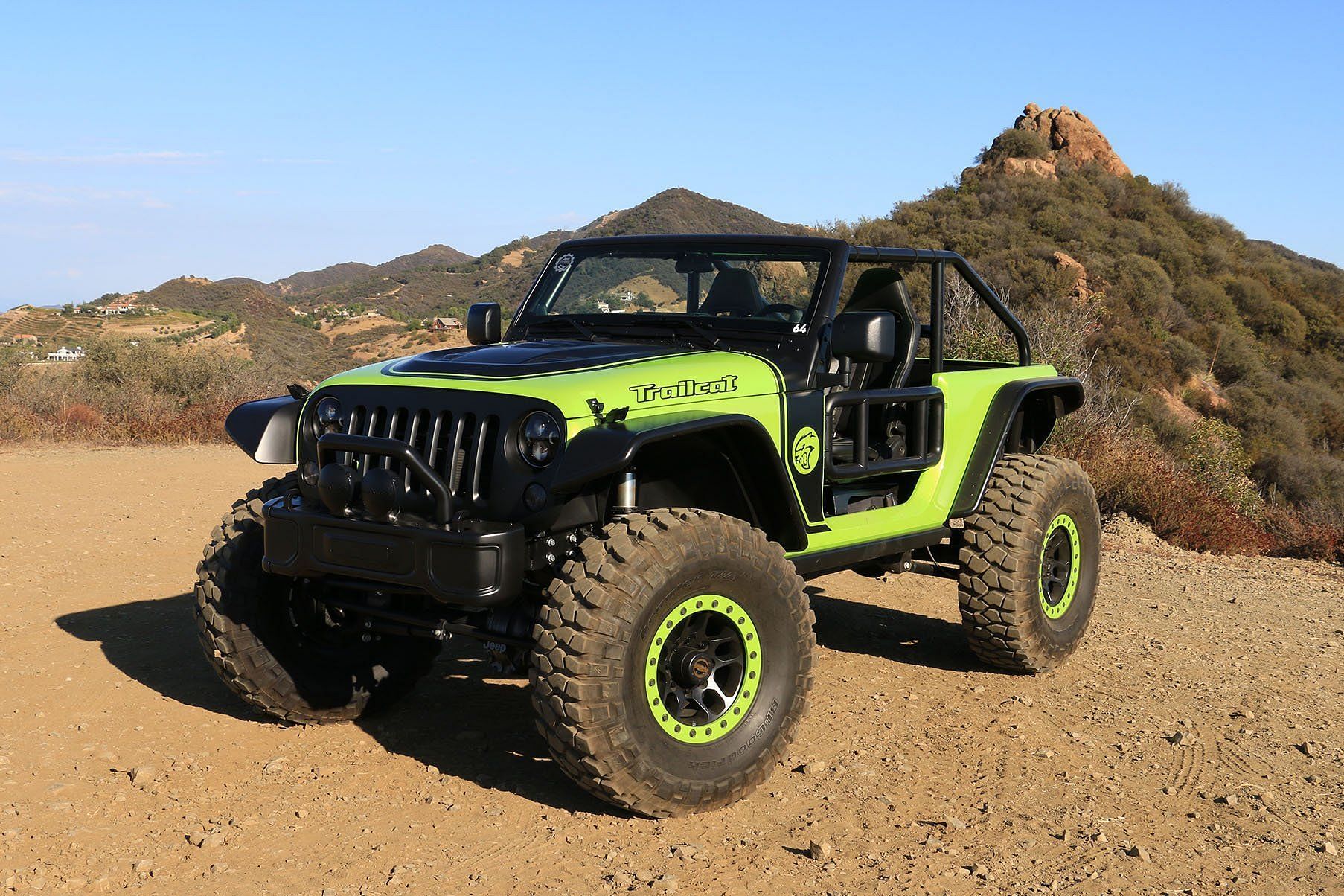 It is equipped with a 6.2-liter HEMI V8 engine (Image via Off-Road Xtreme)