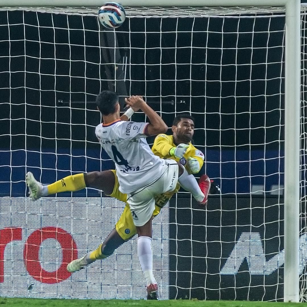 Anwar Ali hit the goalpost in the second half (Image courtesy: ISL social media)