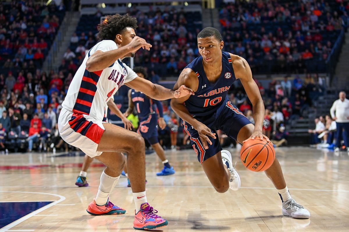 Auburn freshman Jabari Smith Jr. continues to shine for the Tigers.