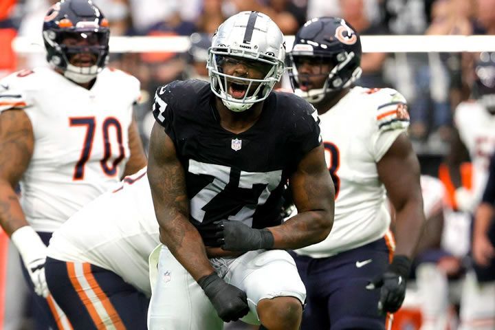 Raiders defensive tackle Quinton Jefferson