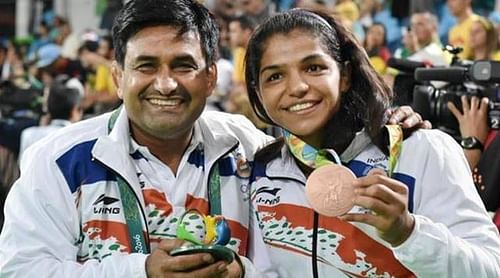 Kuldeep Singh (L) & Sakshi Malik (Image courtesy: PTI)