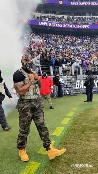 Ravens vs. Steelers: Terrell Suggs emerges from the tunnel wearing