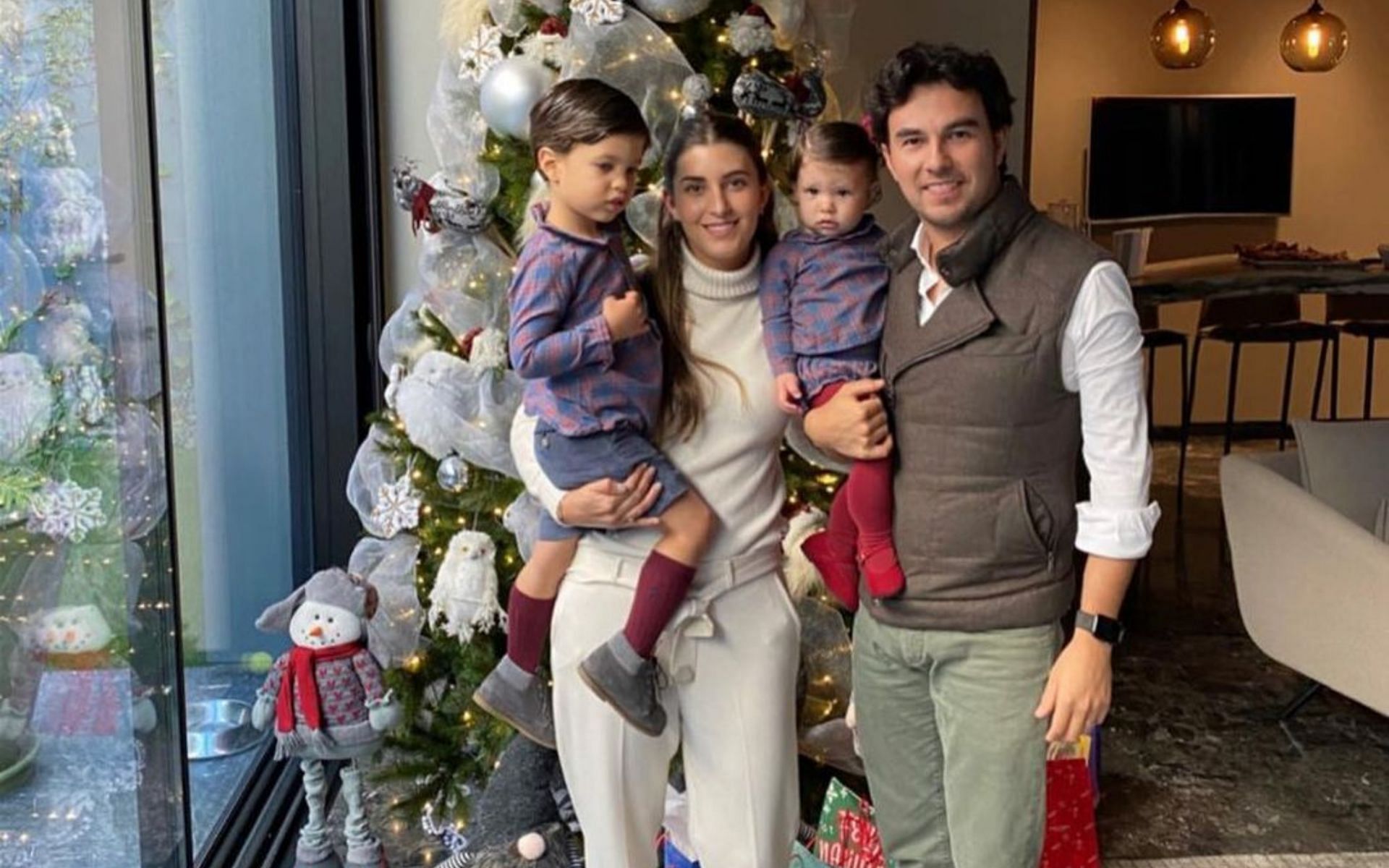 Sergio Perez with Carola Martinez and their two kids (Via Instagram: @schecoperez)