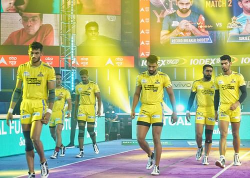 Tamil Thalaivas players enter the mat ahead of their PKL match against UP Yoddha - Image Courtesy: Tamil Thalaivas Twitter