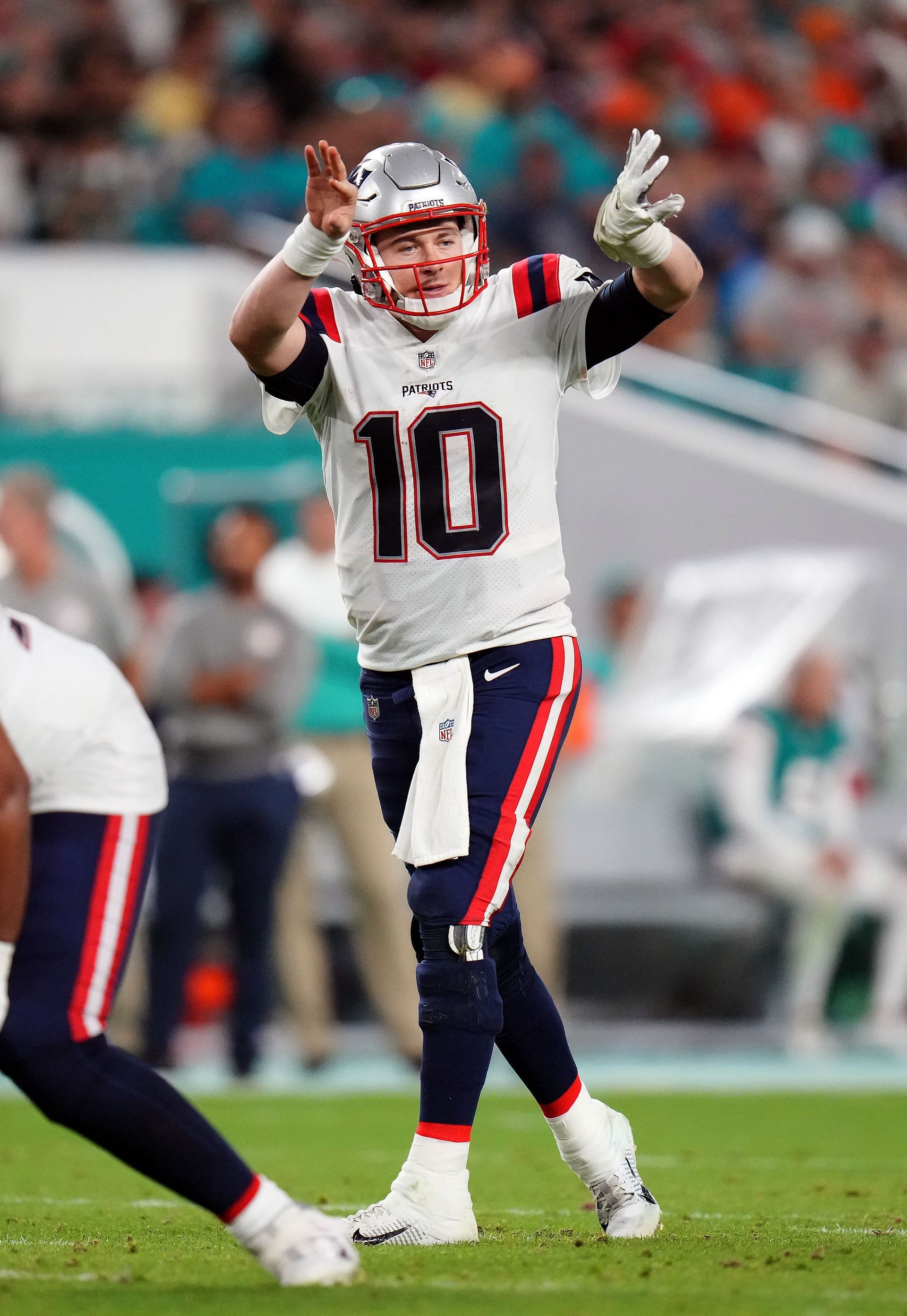 Mac Jones setting his receivers up for a play