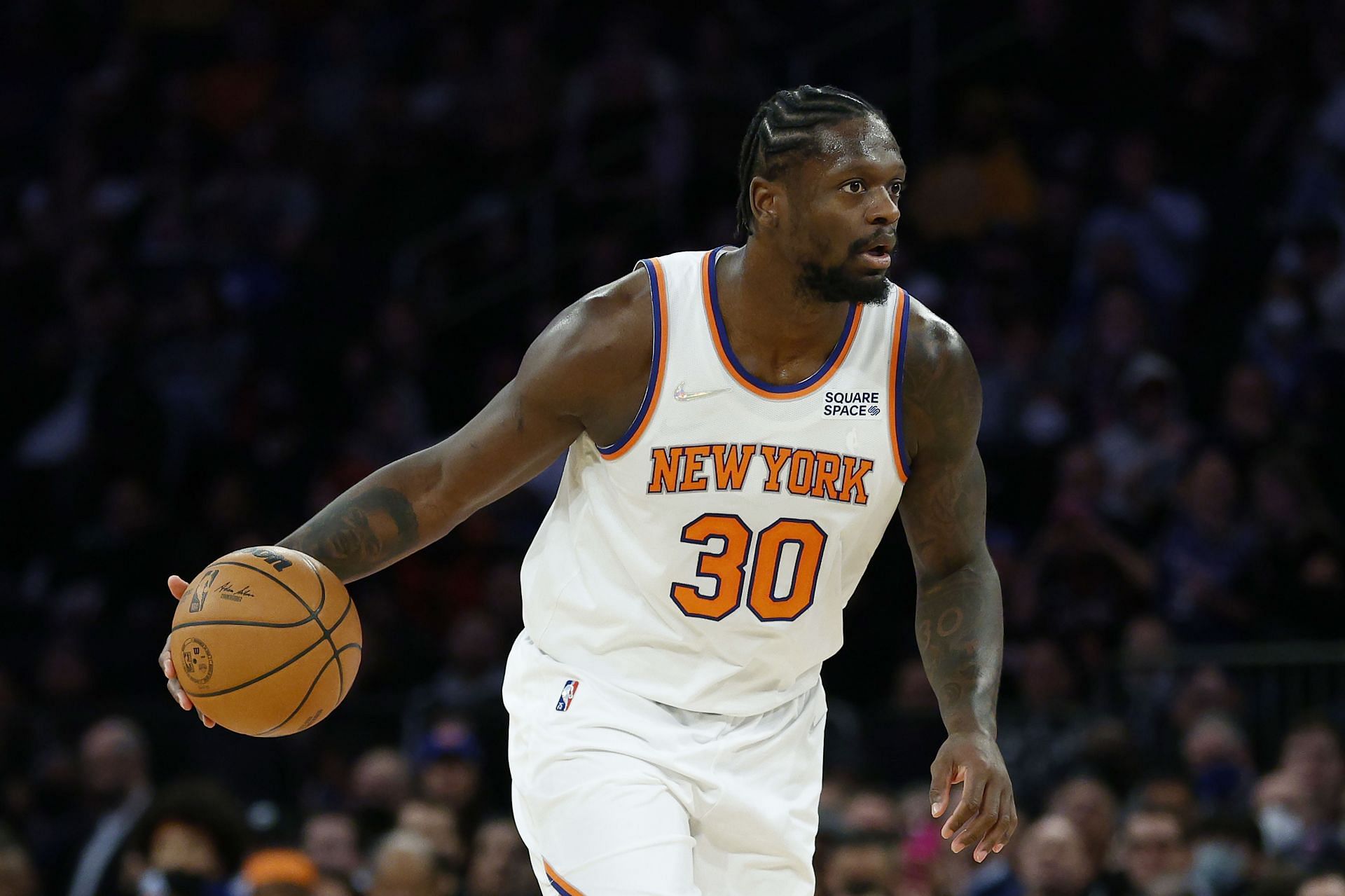 Julius Randle brings the ball up for the New York Knicks
