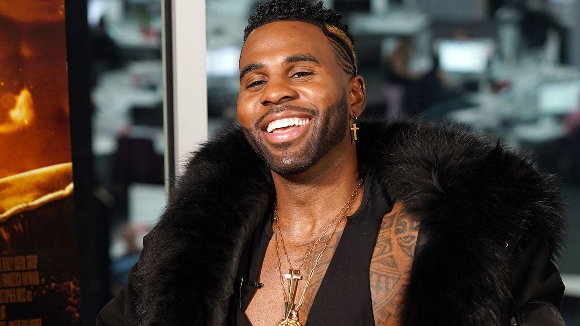 Jason Derulo punches stranger after latter calls him Usher (Image via Getty Images)