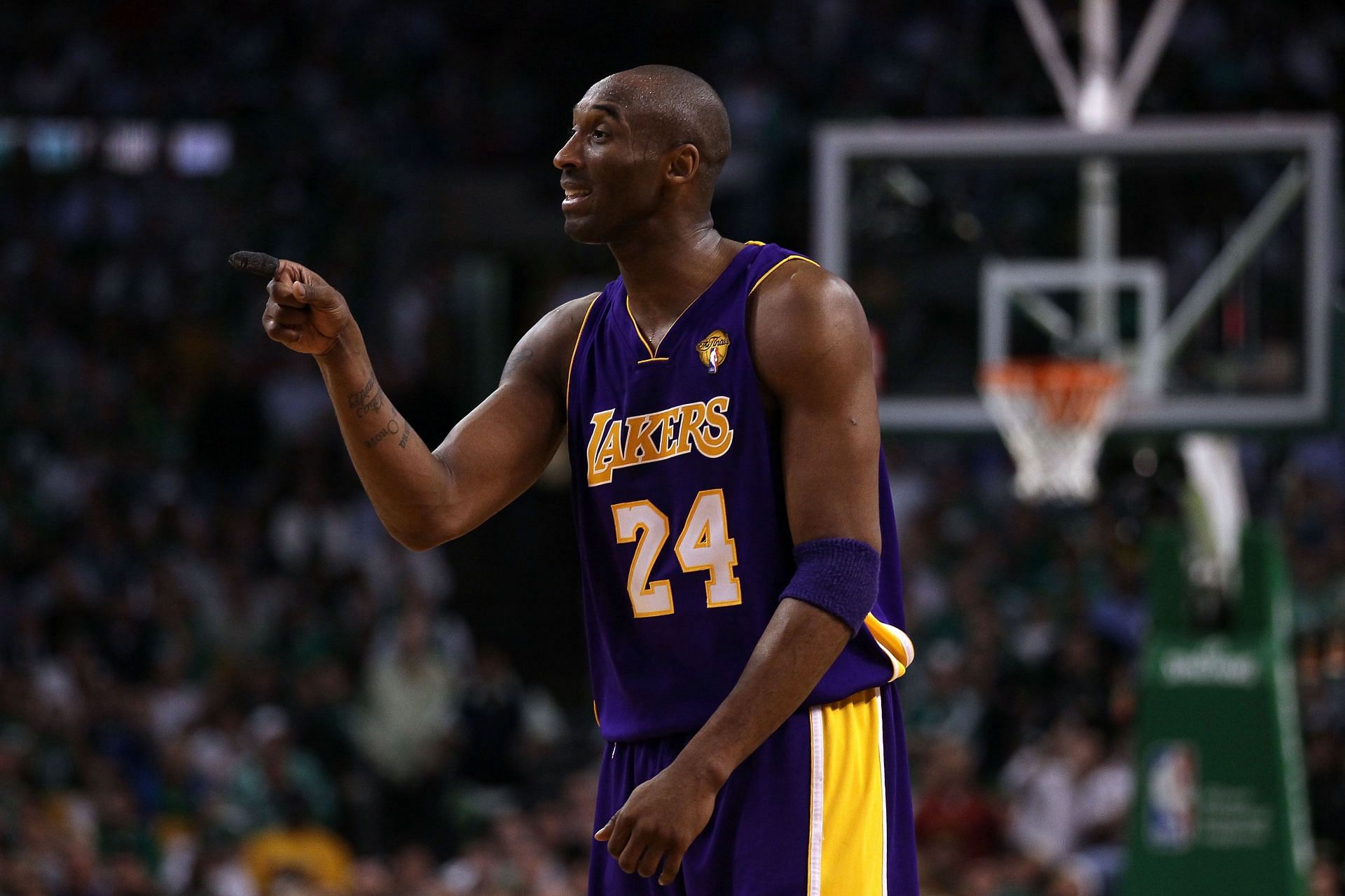 Kobe Bryant's 81-point game Lakers vs. Raptors highlights with
