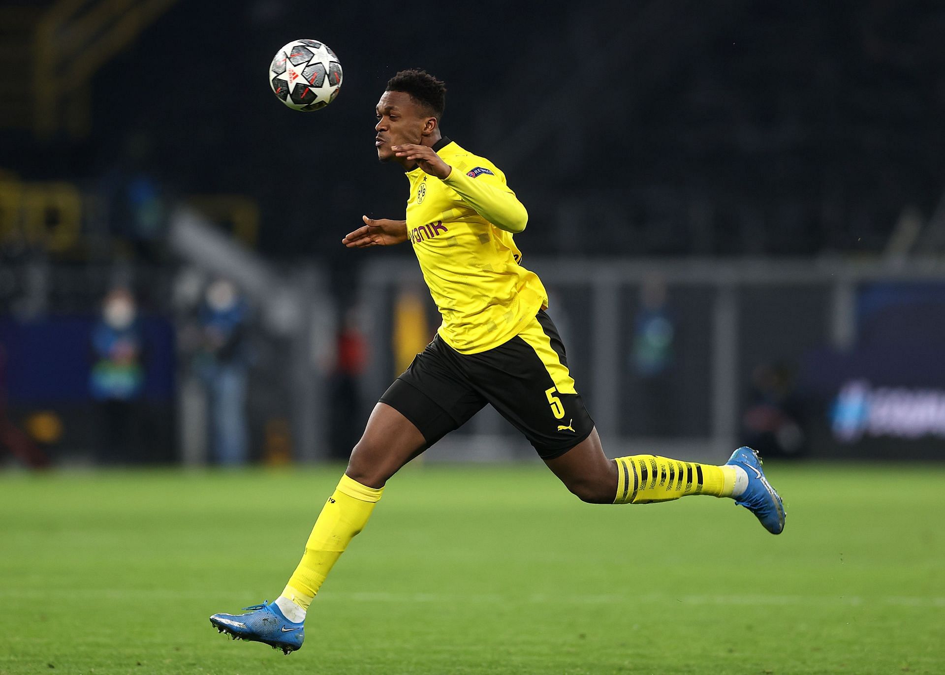 Manchester United have begun talks to sign Dan-Axel Zagadou.