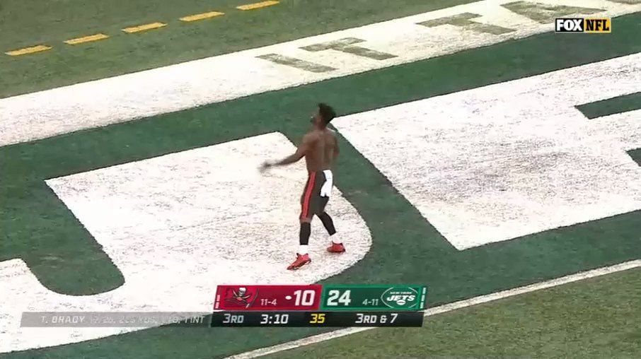 Antonio Brown Storms Off Field During Buccaneers' Win Over Jets