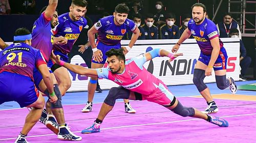 Dabang Delhi lost to the Jaipur Pink Panthers in their last PKL match (Image: Pro Kabaddi/Facebook)