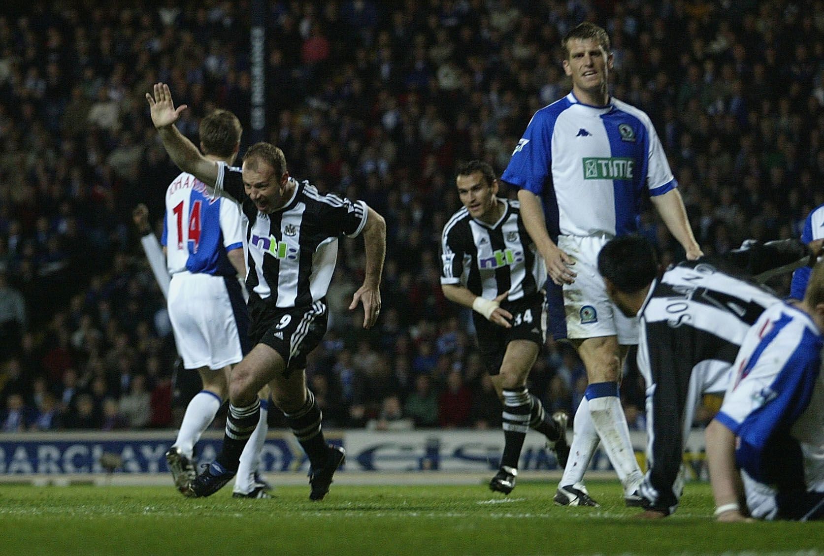 Alan Shearer (#9) celebrates a goal against Blackburn.