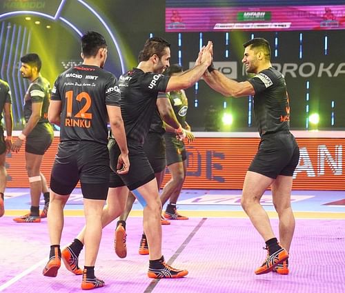 U Mumba players celebrate their victory - Image Courtesy: Twitter