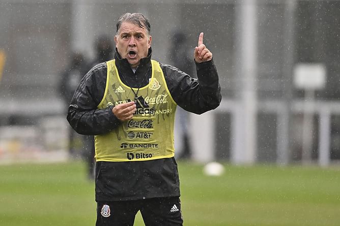 Pressure mounts on Gerardo Martino as listless Mexico are held by Costa Rica
