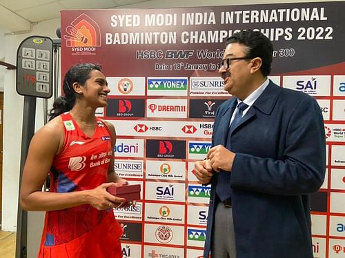 Uttar Pradesh Badminton Association president Navneet Sehgal (R) with PV Sindhu in Lucknow. (Picture: UPBA)