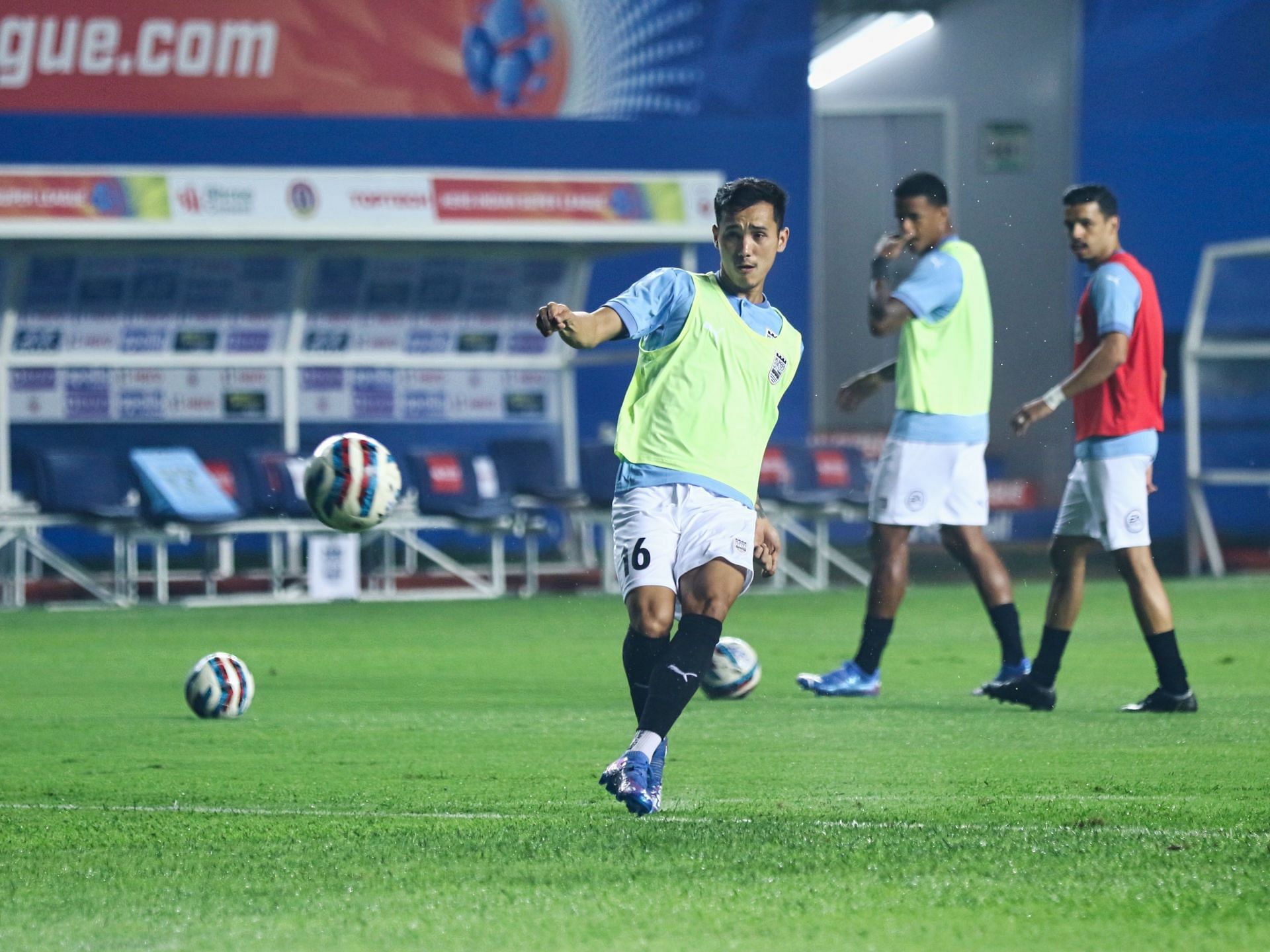 Mumbai City FC&#039;s new signing Vinit Rai training ahead of the game. (Image Courtesy: Twitter/MumbaiCityFC)