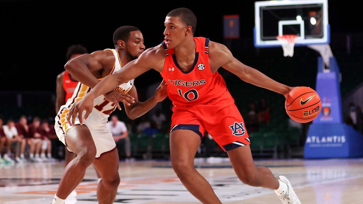 Auburn forward Jabari Smith Jr continues to buzz in the college basketball world
