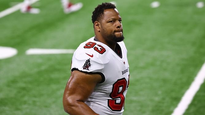 "Ironic" - NFL fans call out Ndamukong Suh for hypocritical response to apparent Stafford kick