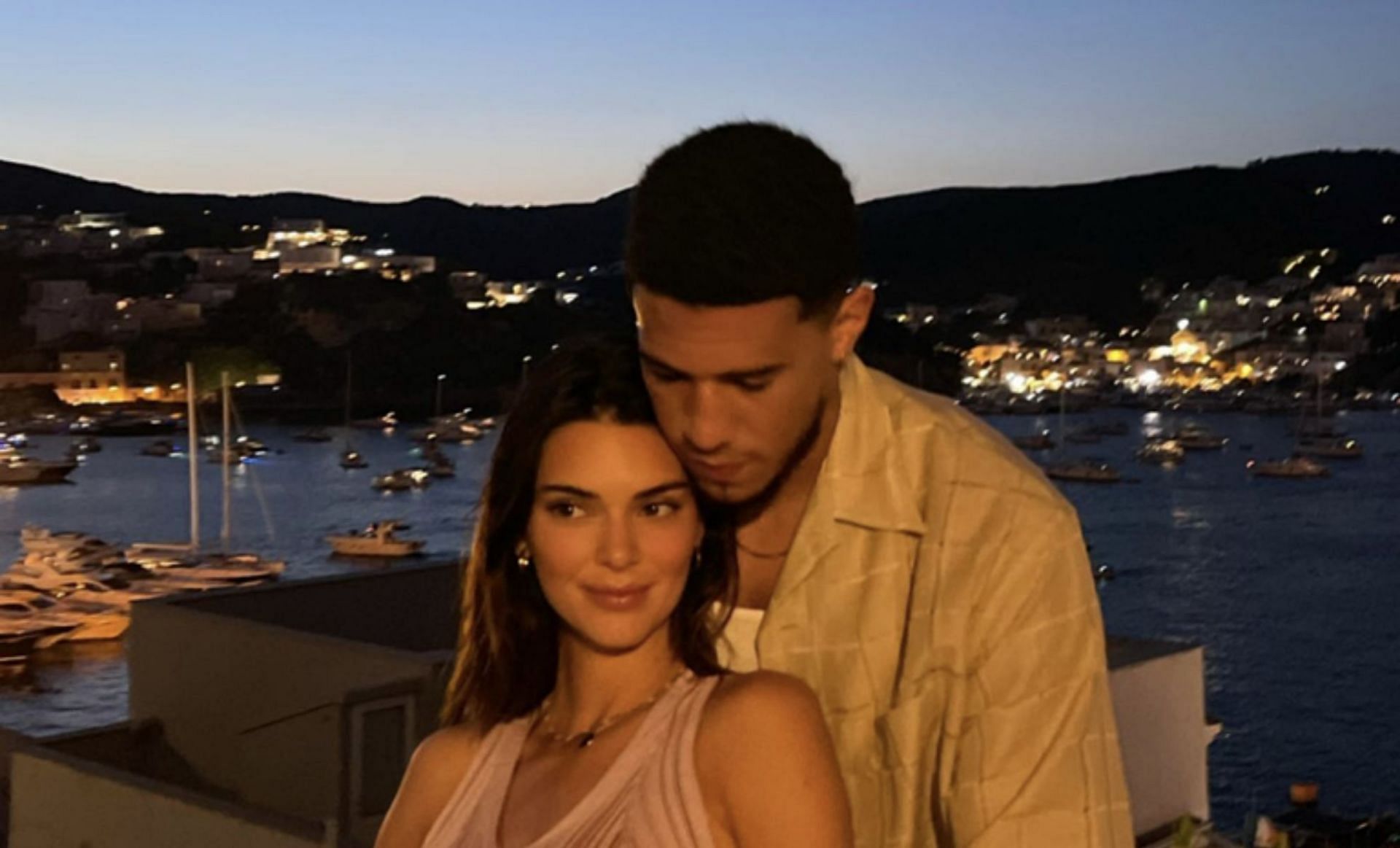 Devin Booker fuels engagement rumors with Kendall Jenner(image via kendalljenner/instagram)