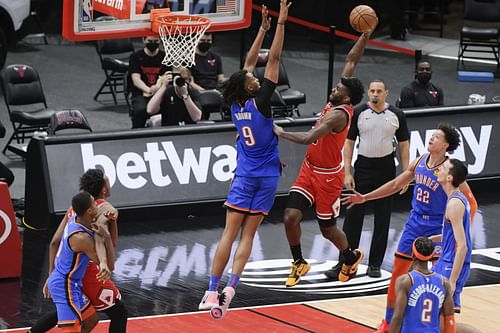 The Bulls and the Thunder will look to snap their respective losing streaks when they face off on Monday. [Photo: Yahoo News]