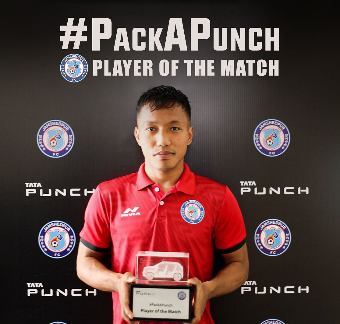 Dinliana with the player of the match award - Image Courtesy: Jamshedpur FC Twitter