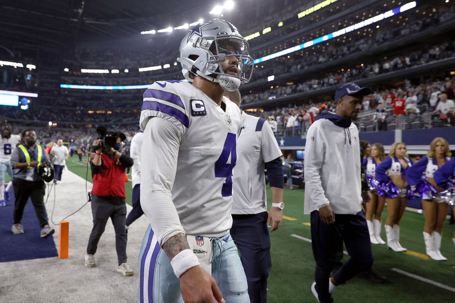 Prescott walks off the field after losing to the 49ers at home