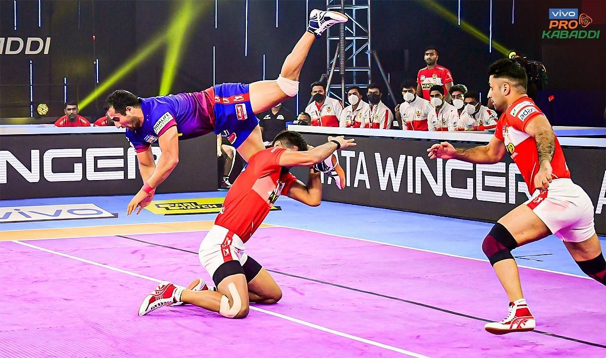 Dabang Delhi KC recorded a big win over Gujarat Giants in Pro Kabaddi 2022 (Image: Pro Kabaddi/Facebook).