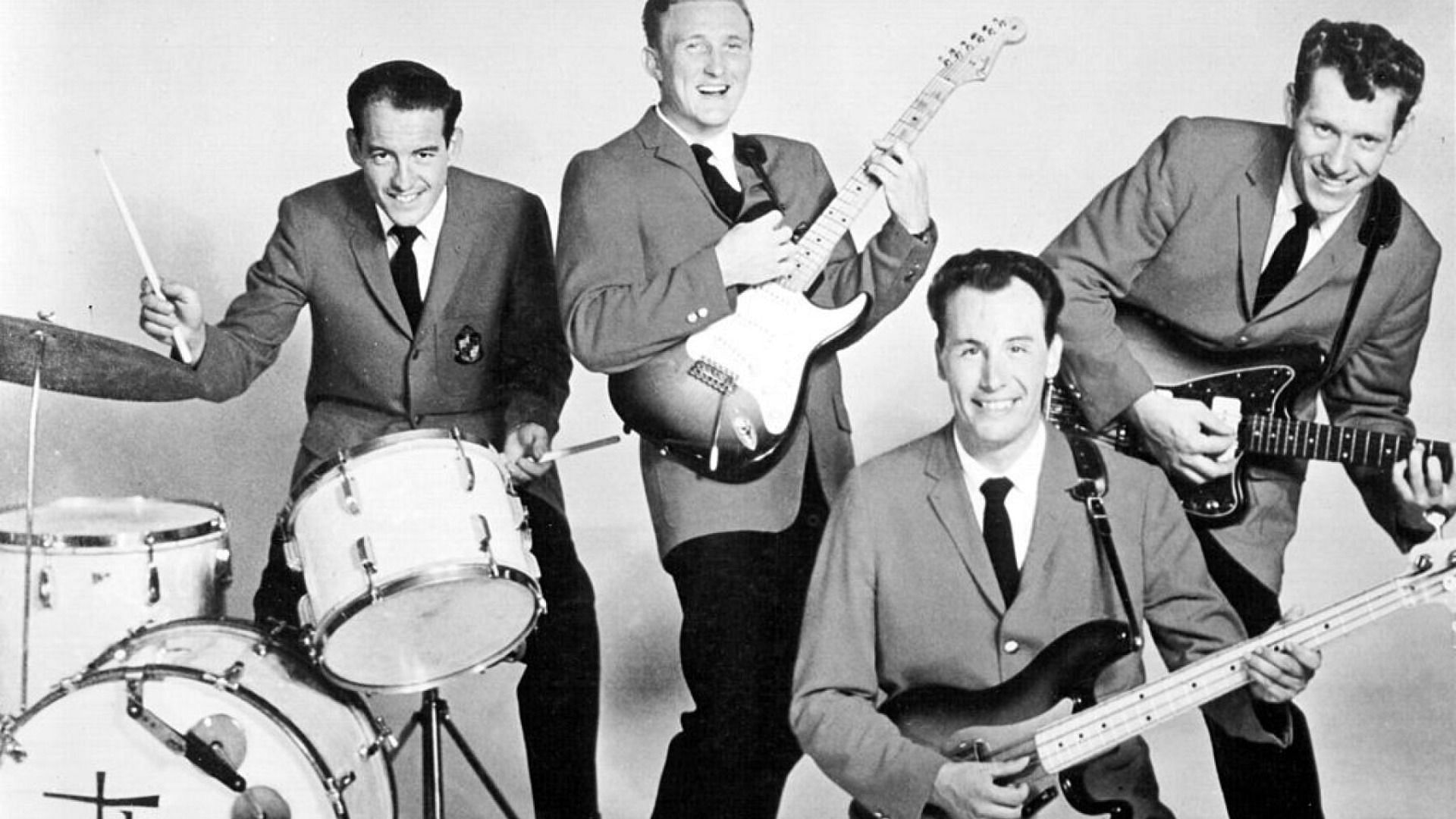 Don Wilson (second from left) was the lone surviving member of The Ventures (Image via Getty Images/Michael Ochs Archives)