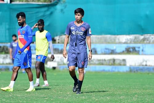 Interim head coach Renedy Singh looks on during a traing session - Image Courtesy: SC East Bengal Twitter