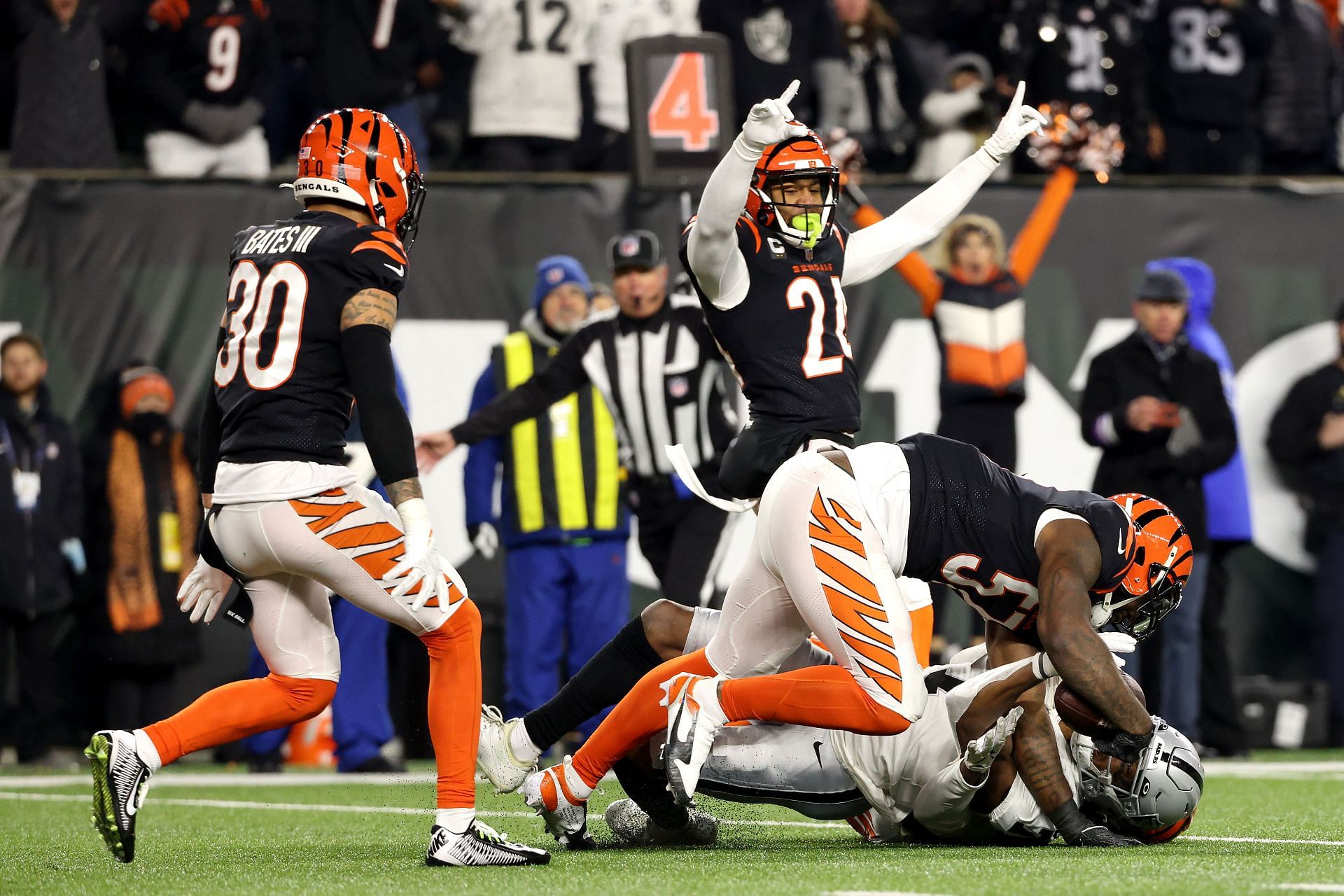 Official's errant whistle blow affects Raiders-Bengals game - Silver And  Black Pride