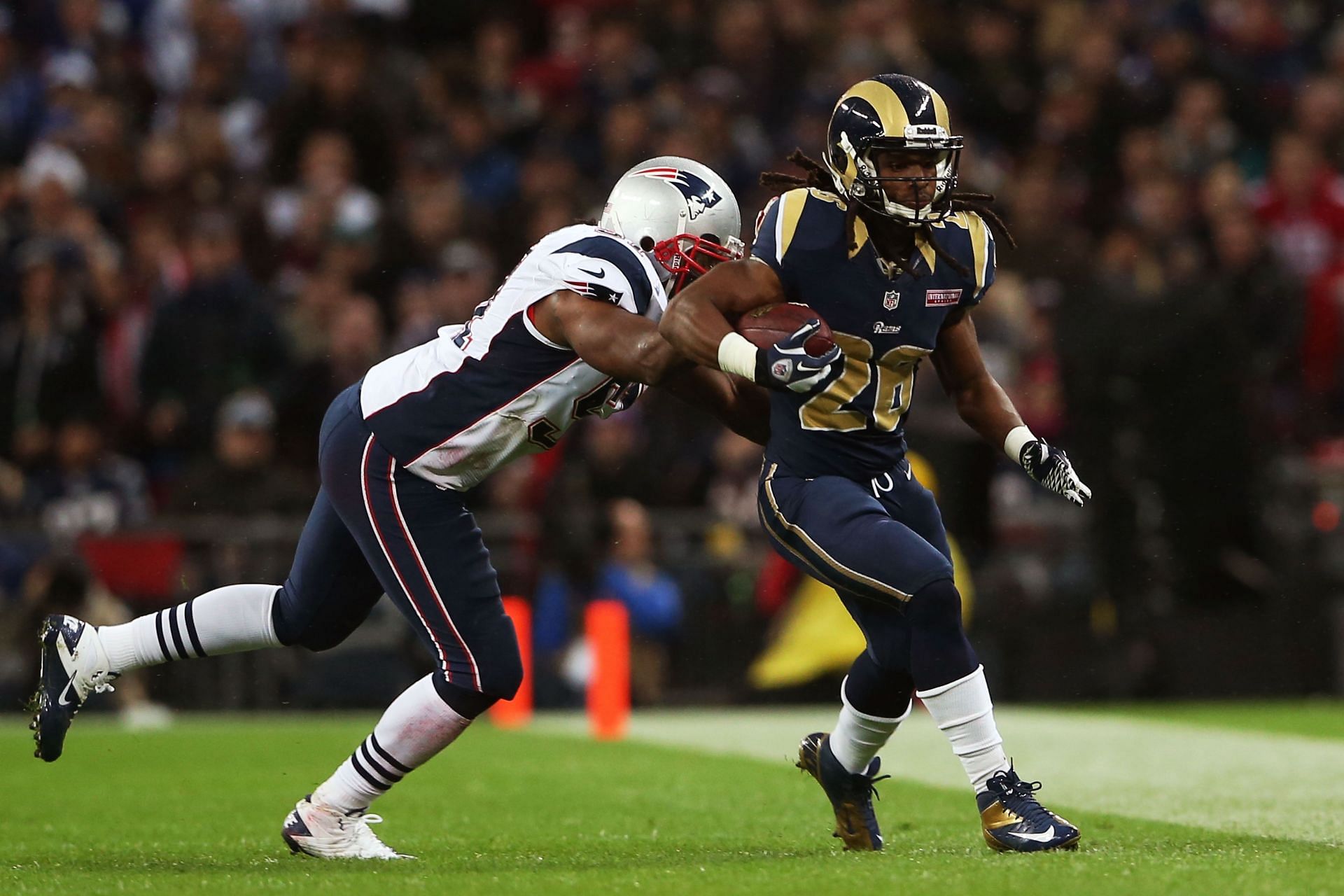 Mayo (in white) is one of the NFL's hottest coaching candidates (Photo: Getty)